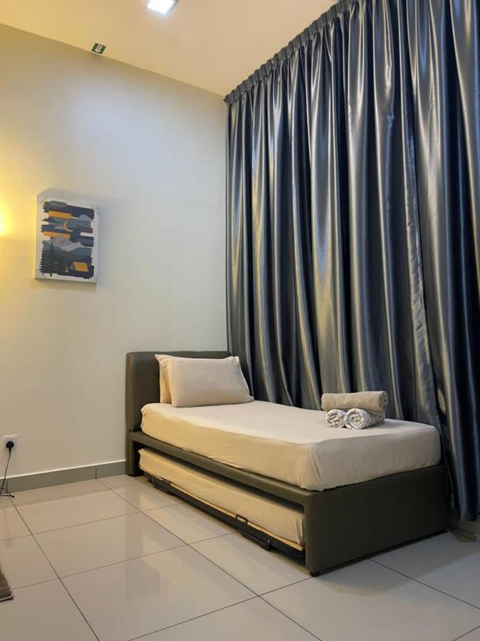 Ioi Conezion Iman'S Home With Pool View Unit Putrajaya Bagian luar foto