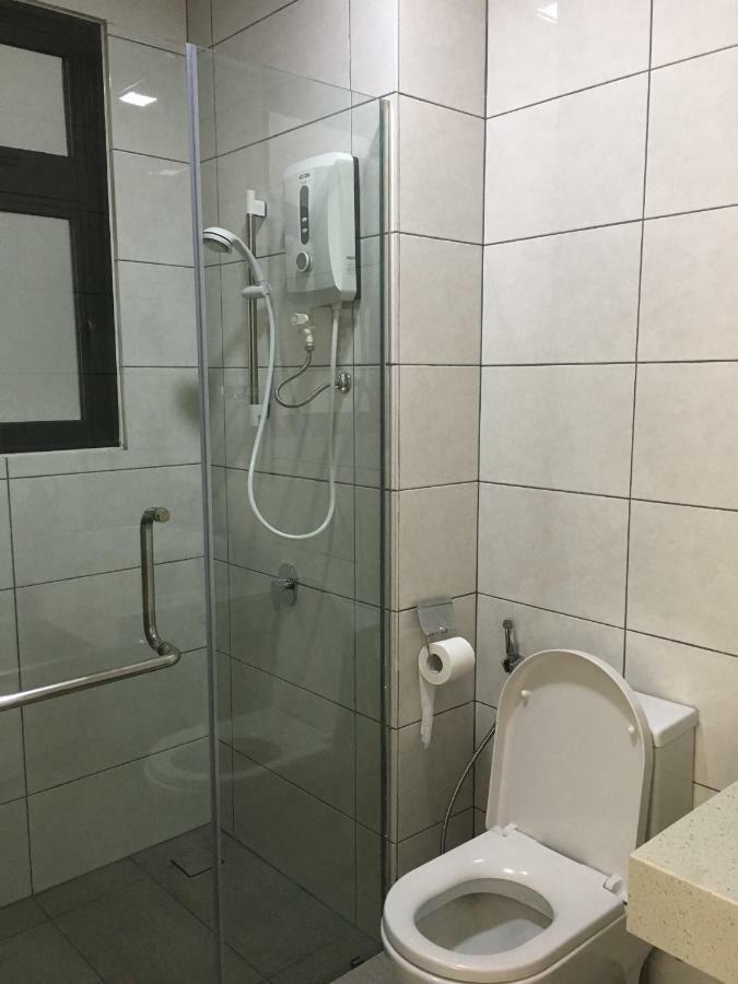 Ioi Conezion Iman'S Home With Pool View Unit Putrajaya Bagian luar foto