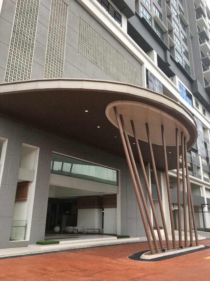 Ioi Conezion Iman'S Home With Pool View Unit Putrajaya Bagian luar foto