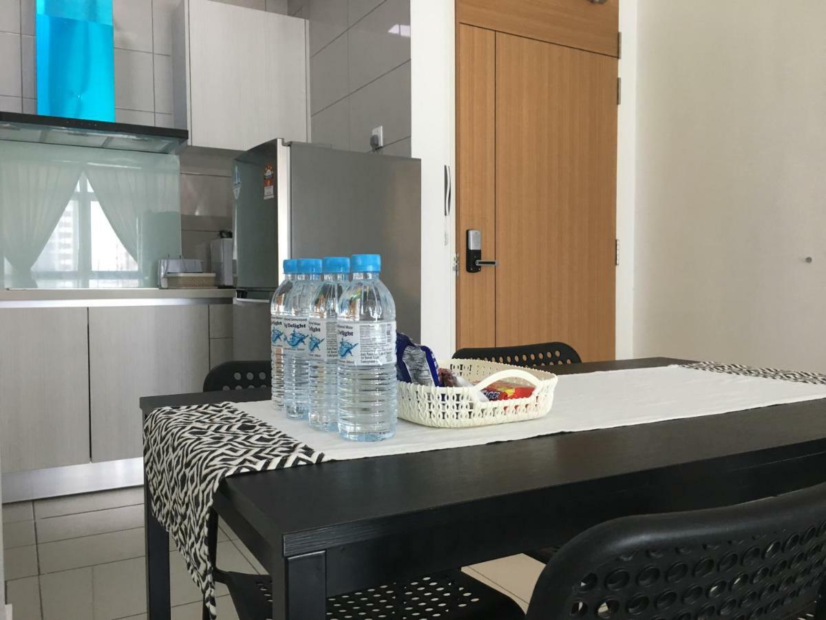 Ioi Conezion Iman'S Home With Pool View Unit Putrajaya Bagian luar foto