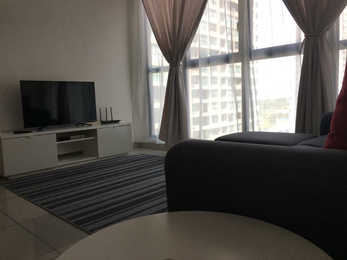 Ioi Conezion Iman'S Home With Pool View Unit Putrajaya Bagian luar foto