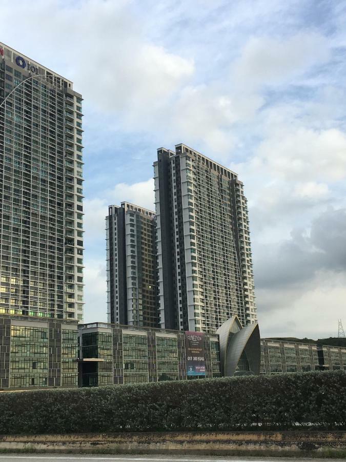 Ioi Conezion Iman'S Home With Pool View Unit Putrajaya Bagian luar foto