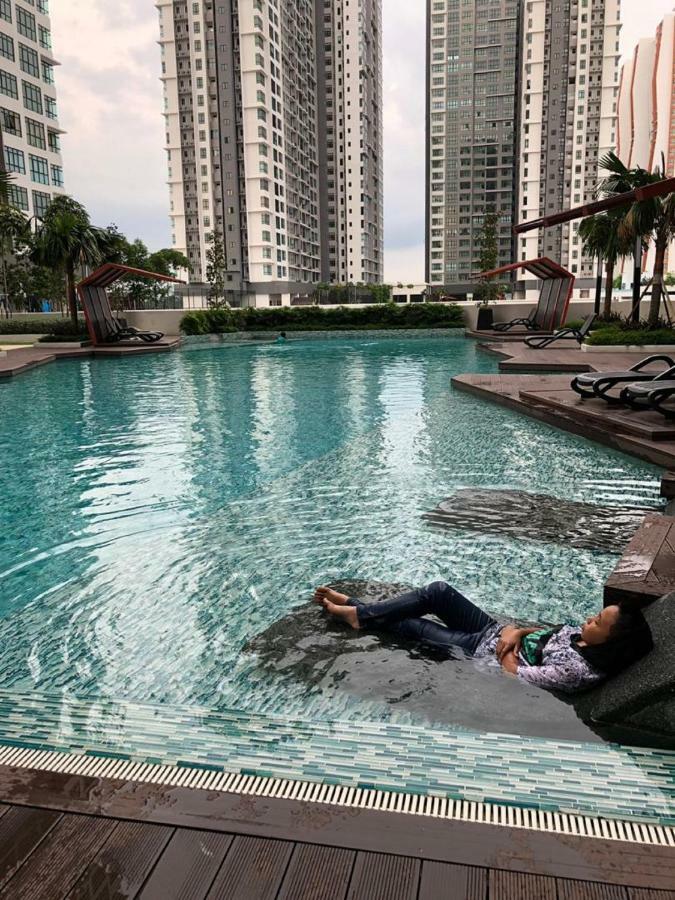 Ioi Conezion Iman'S Home With Pool View Unit Putrajaya Bagian luar foto