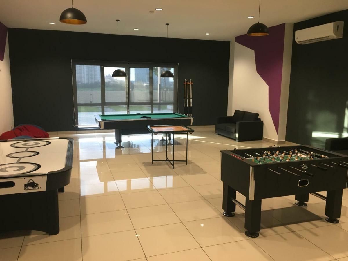 Ioi Conezion Iman'S Home With Pool View Unit Putrajaya Bagian luar foto