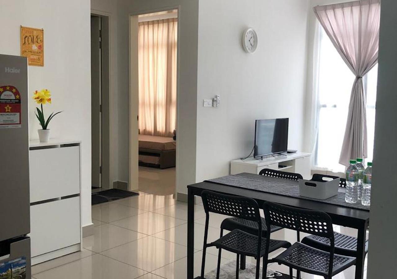 Ioi Conezion Iman'S Home With Pool View Unit Putrajaya Bagian luar foto